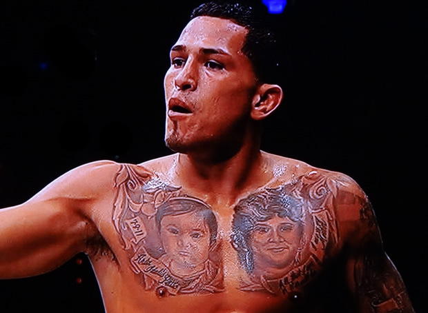 Anthony Pettis Photo with tattoo's